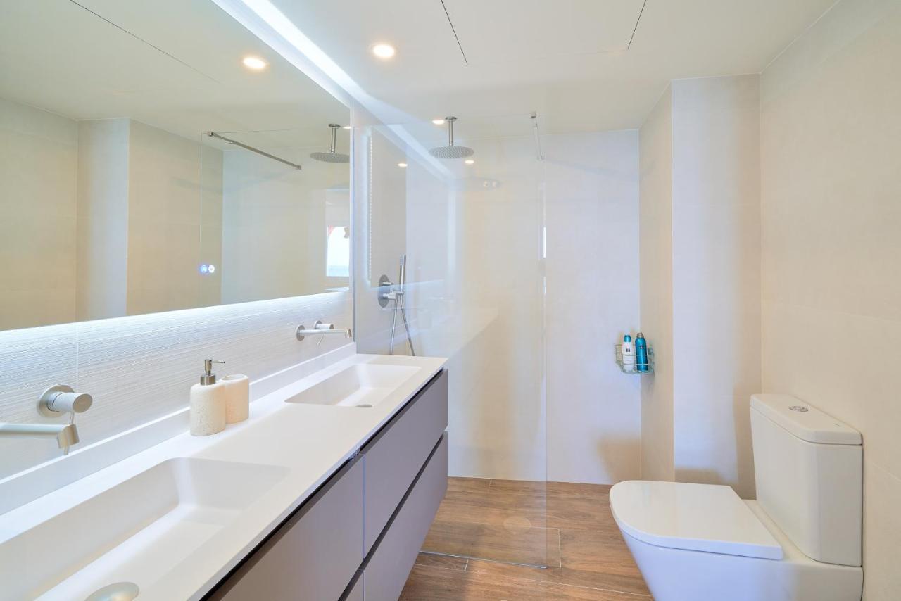 Sea Beachfront Apartment *